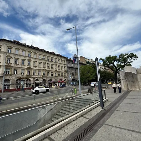 Metro West Appartement *