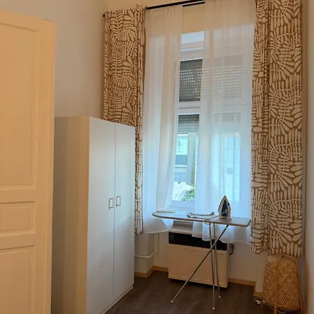 Apartment Metro West